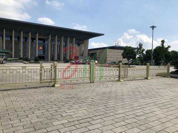 帶你了解道路護(hù)欄的特點(diǎn) 道路護(hù)欄