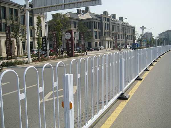 沒有道路護欄的城市會是什么樣子？